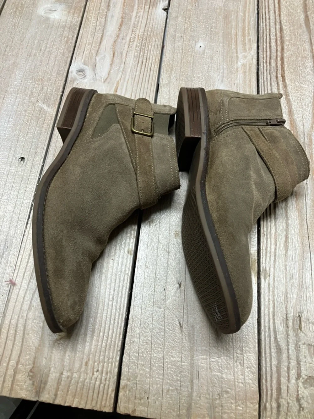 Clarks Men's Suede Chukka Boots in Olive/Tan